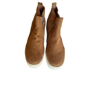 Soda Taylor Wedge‎ Sneaker Size 9